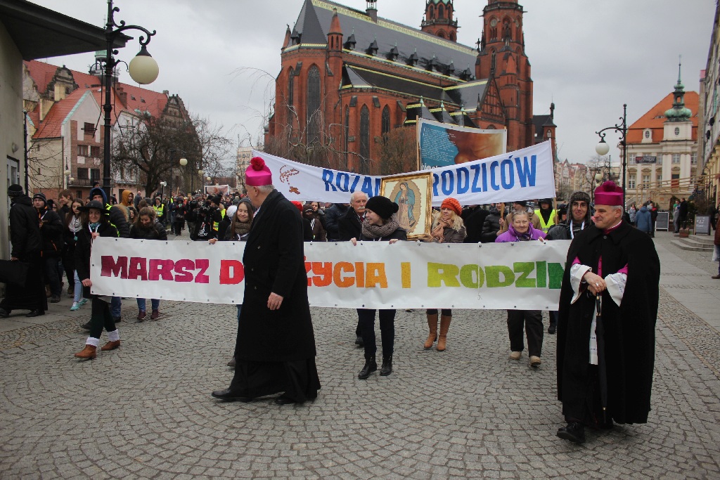Blisko tysiąć osób przeszło ulicami miasta w Marszu dla życia