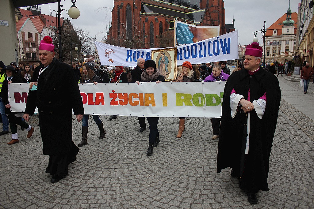 Blisko tysiąć osób przeszło ulicami miasta w Marszu dla życia