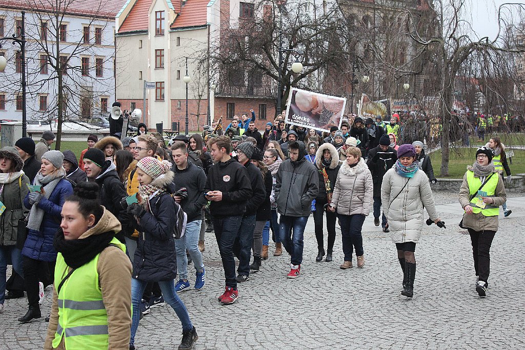 Blisko tysiąć osób przeszło ulicami miasta w Marszu dla życia