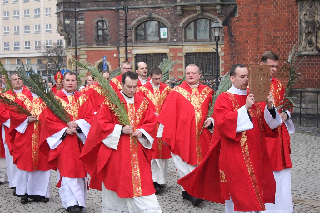 Msza święta w legnickiej Katedrze w Niedzielę Palmową