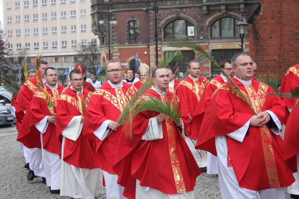 Msza święta w legnickiej Katedrze w Niedzielę Palmową