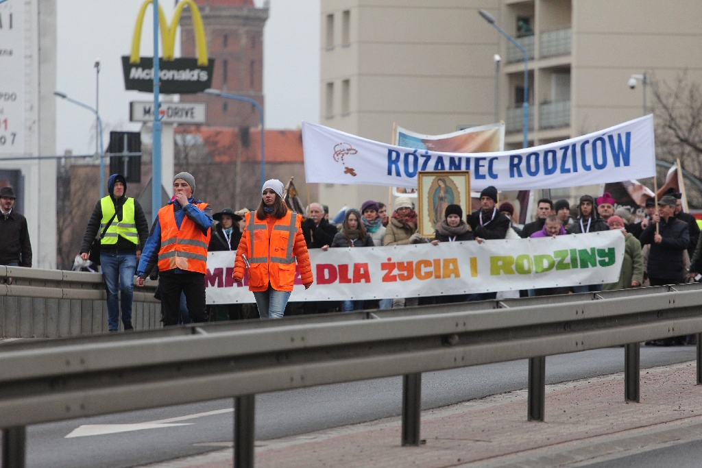 Blisko tysiąć osób przeszło ulicami miasta w Marszu dla życia