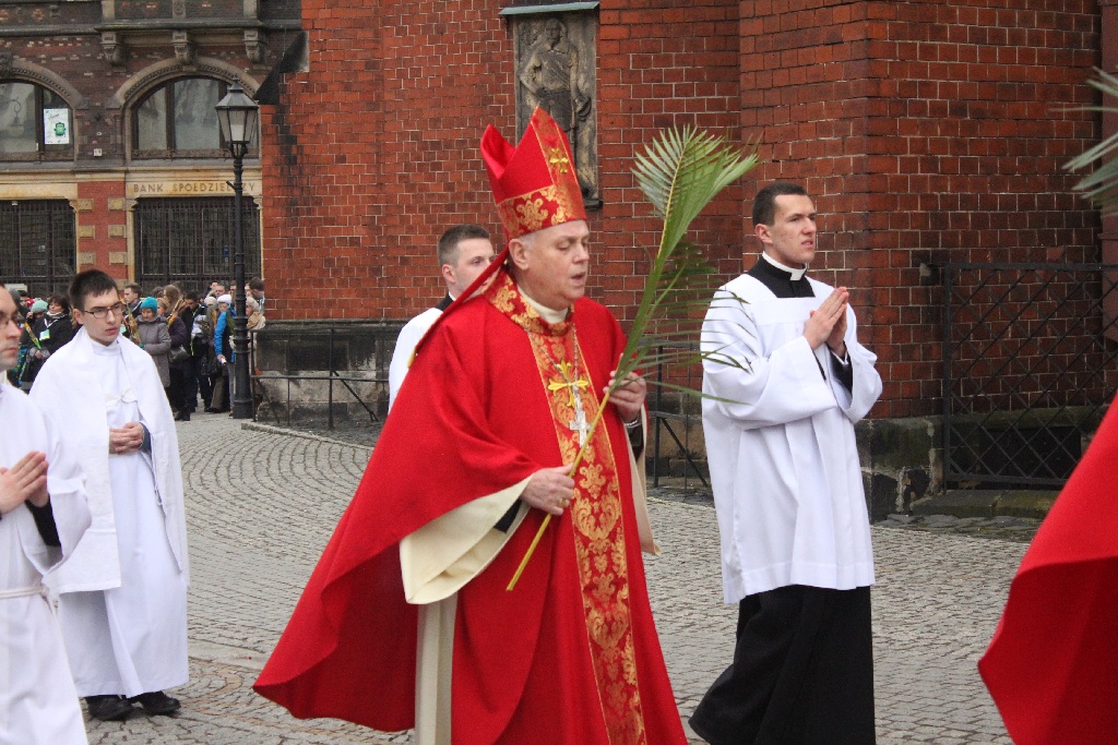 Msza święta w legnickiej Katedrze w Niedzielę Palmową