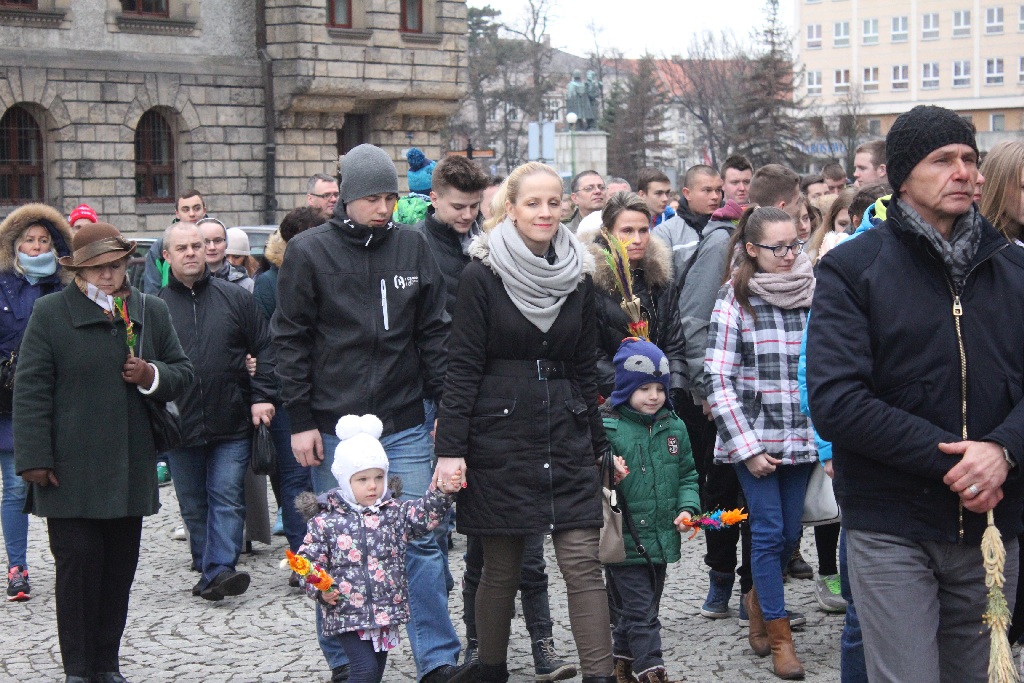 Msza święta w legnickiej Katedrze w Niedzielę Palmową