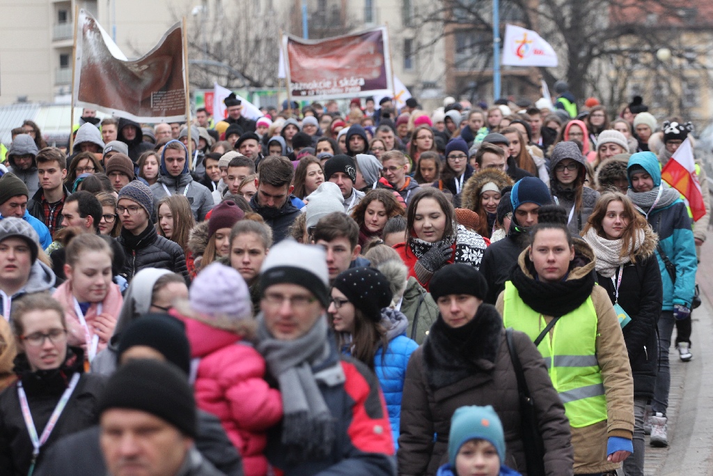 Blisko tysiąć osób przeszło ulicami miasta w Marszu dla życia