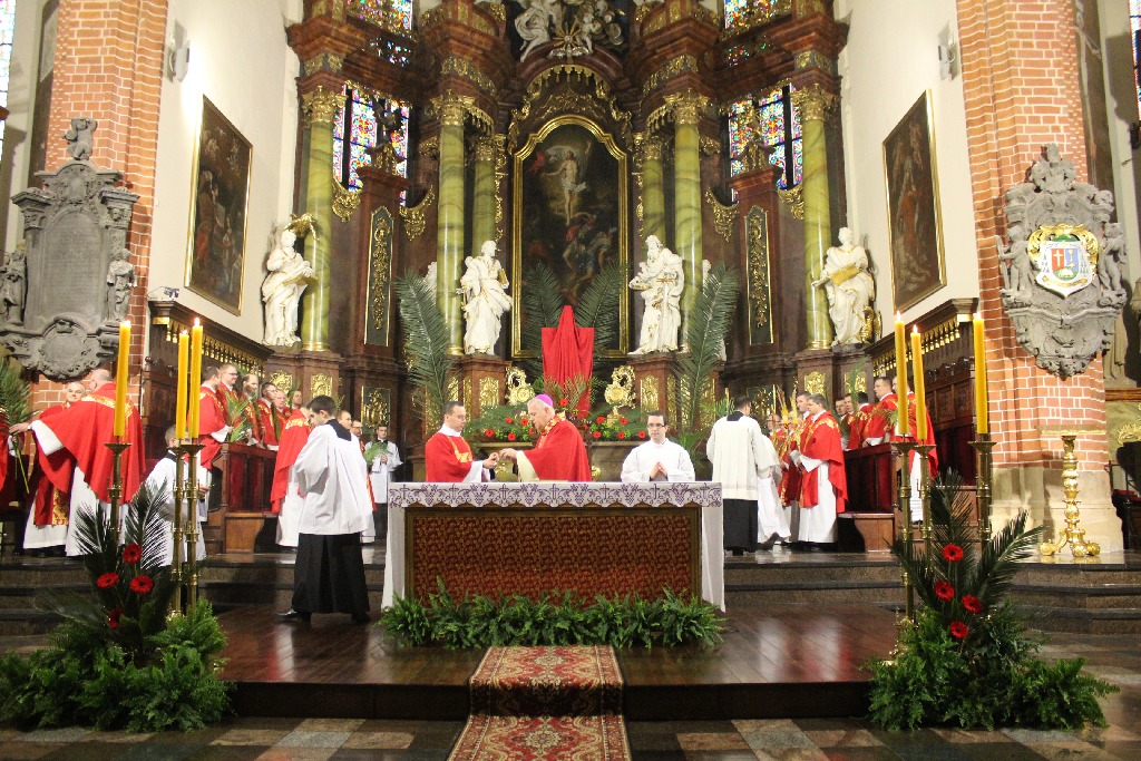 Msza święta w legnickiej Katedrze w Niedzielę Palmową