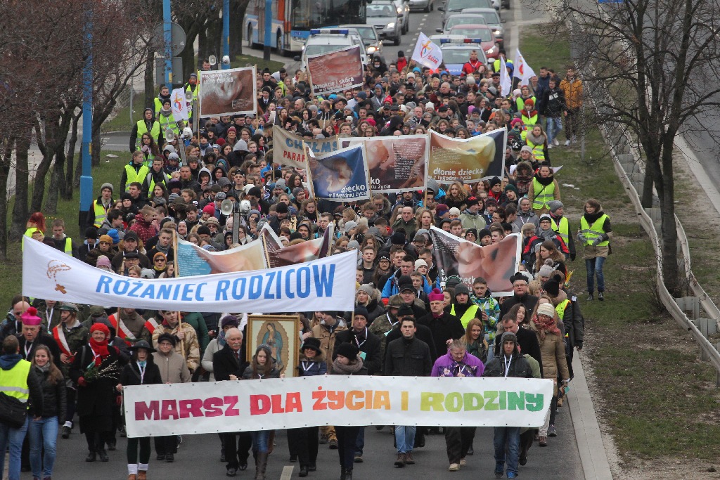 Blisko tysiąć osób przeszło ulicami miasta w Marszu dla życia