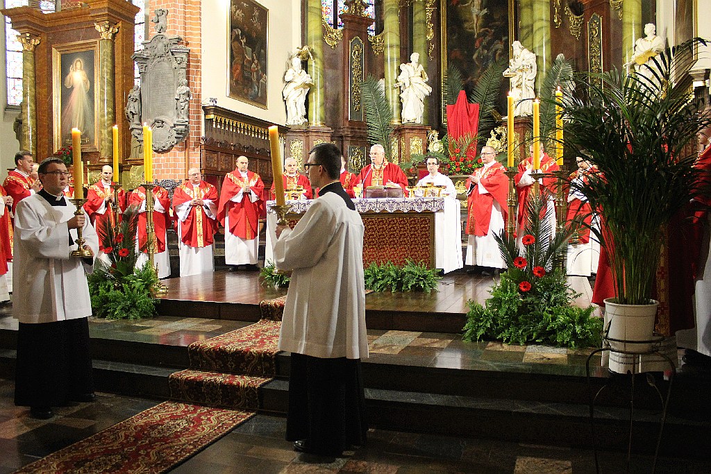 Msza święta w legnickiej Katedrze w Niedzielę Palmową