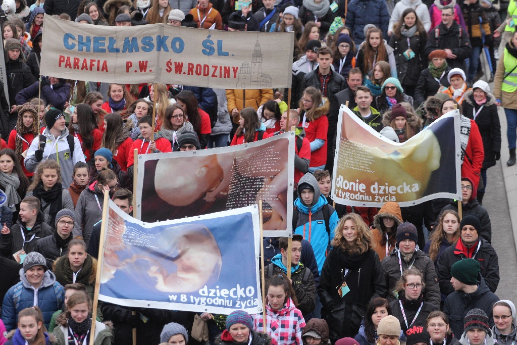 Blisko tysiąć osób przeszło ulicami miasta w Marszu dla życia