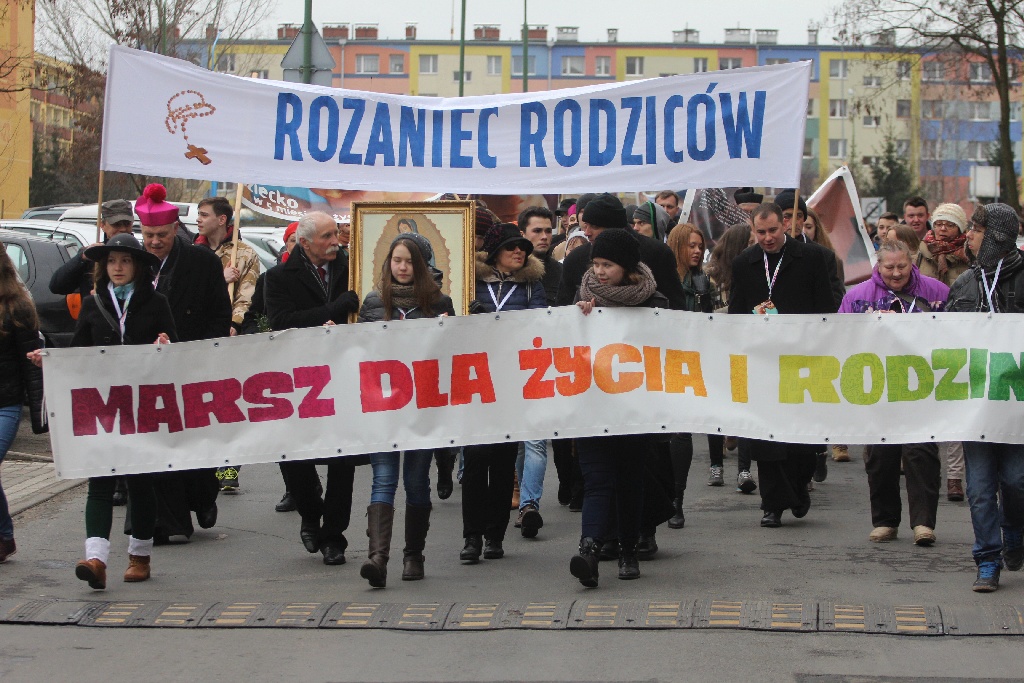 Blisko tysiąć osób przeszło ulicami miasta w Marszu dla życia