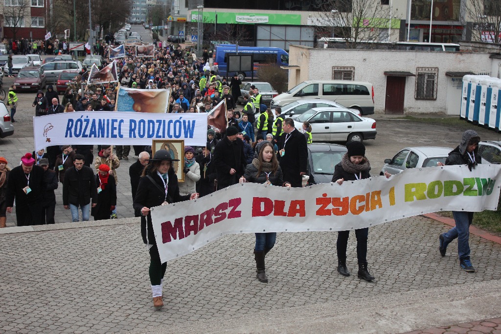 Blisko tysiąć osób przeszło ulicami miasta w Marszu dla życia