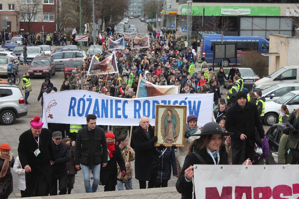 Blisko tysiąć osób przeszło ulicami miasta w Marszu dla życia