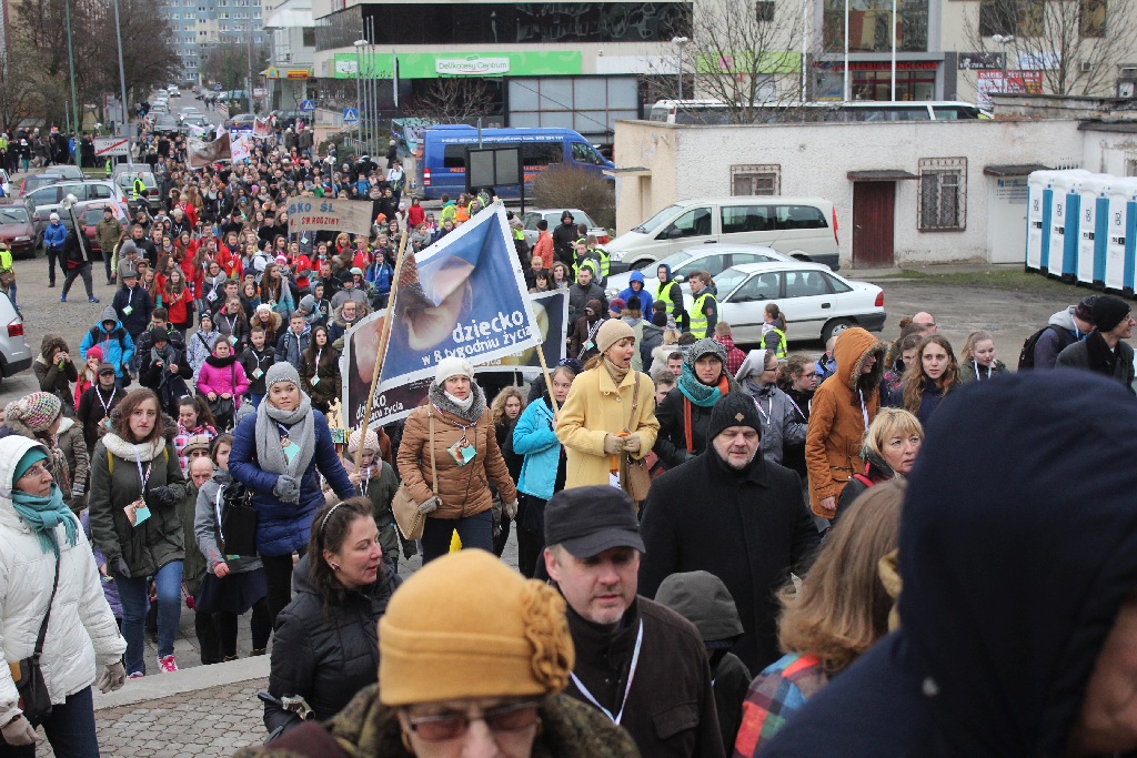 Blisko tysiąć osób przeszło ulicami miasta w Marszu dla życia