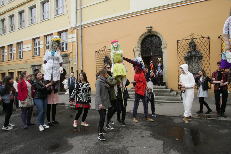 Najładniejsza Marzannę wykonali uczniowie II B z I LO