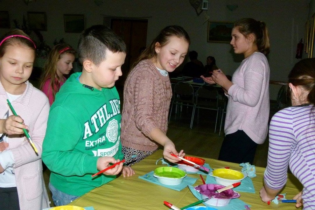 Najmłodsi mieszkańcy Prochowic pomalowali wielką pisankę