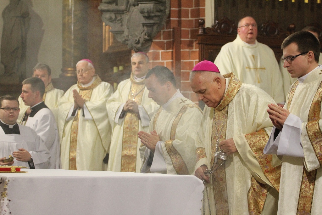 W katedrze ponad 150 księży uczestniczyło we Mszy Krzyżma