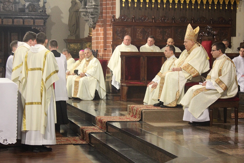 W katedrze ponad 150 księży uczestniczyło we Mszy Krzyżma