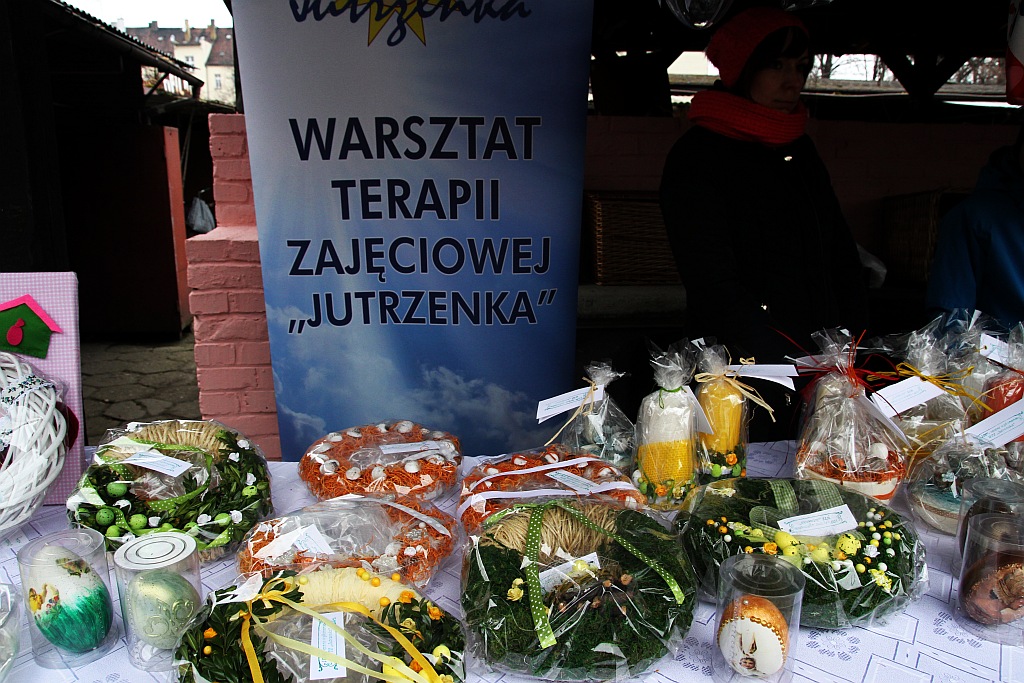 Na targowisku miejskim pod zamkiem trwa jarmark wielkanocny