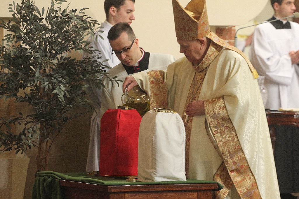 W katedrze ponad 150 księży uczestniczyło we Mszy Krzyżma
