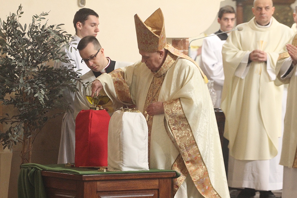 W katedrze ponad 150 księży uczestniczyło we Mszy Krzyżma
