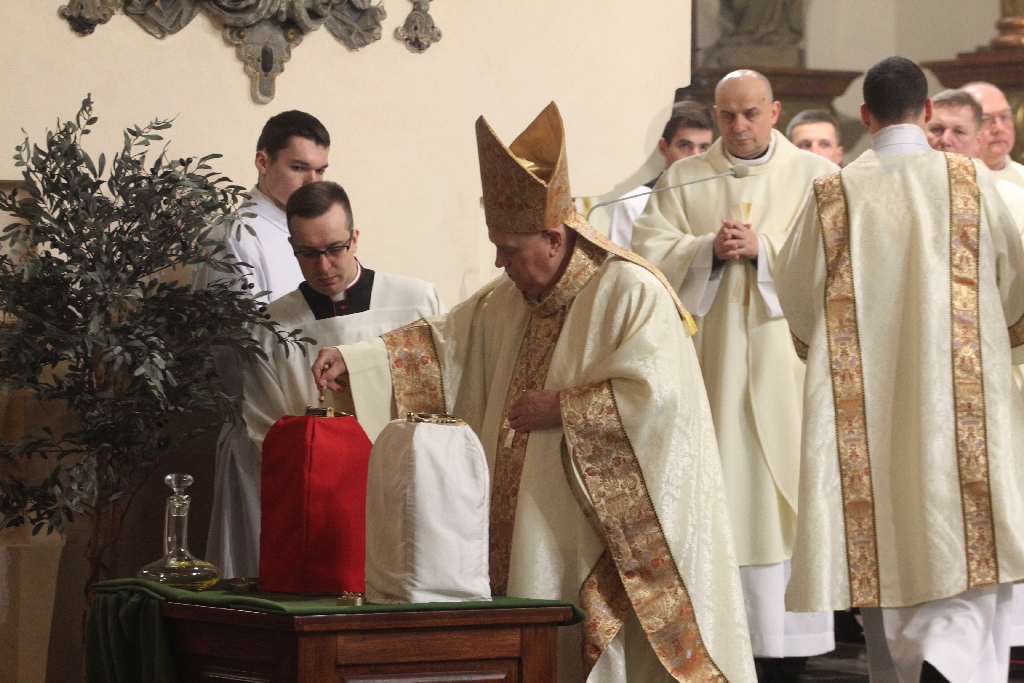 W katedrze ponad 150 księży uczestniczyło we Mszy Krzyżma