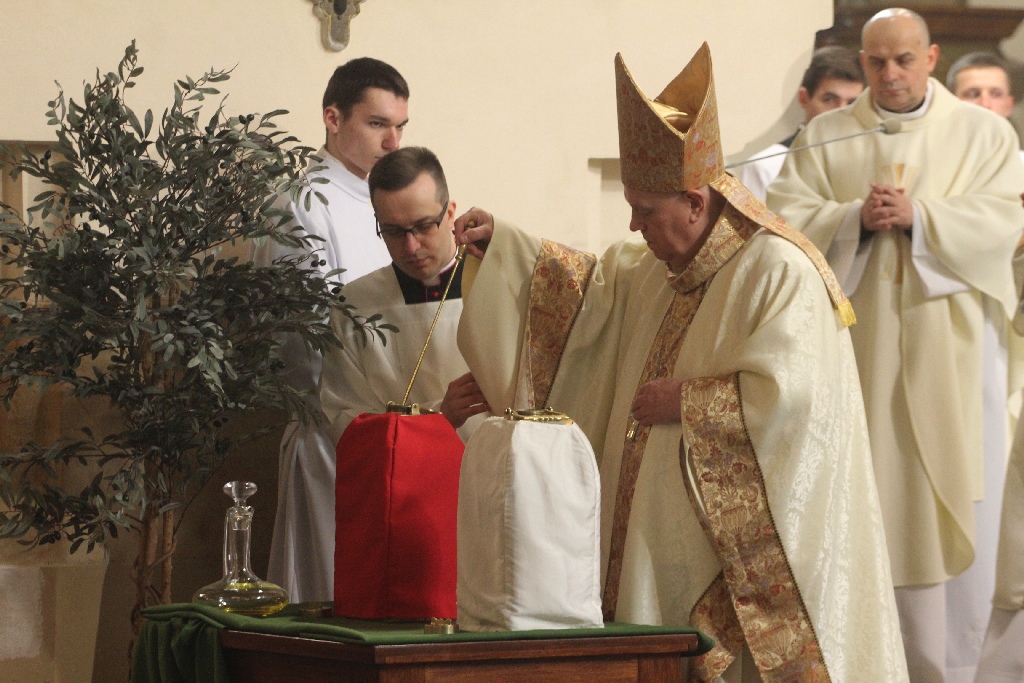 W katedrze ponad 150 księży uczestniczyło we Mszy Krzyżma