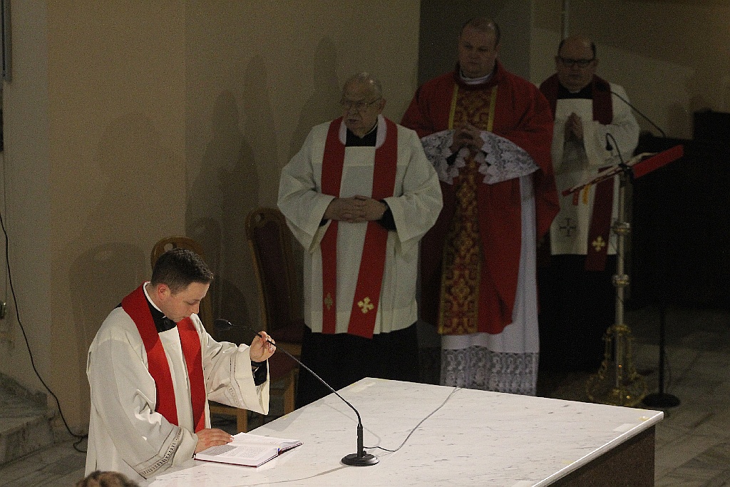 Wielki Piątek. Drugi dzień triduum. Dzień bez mszy świętej
