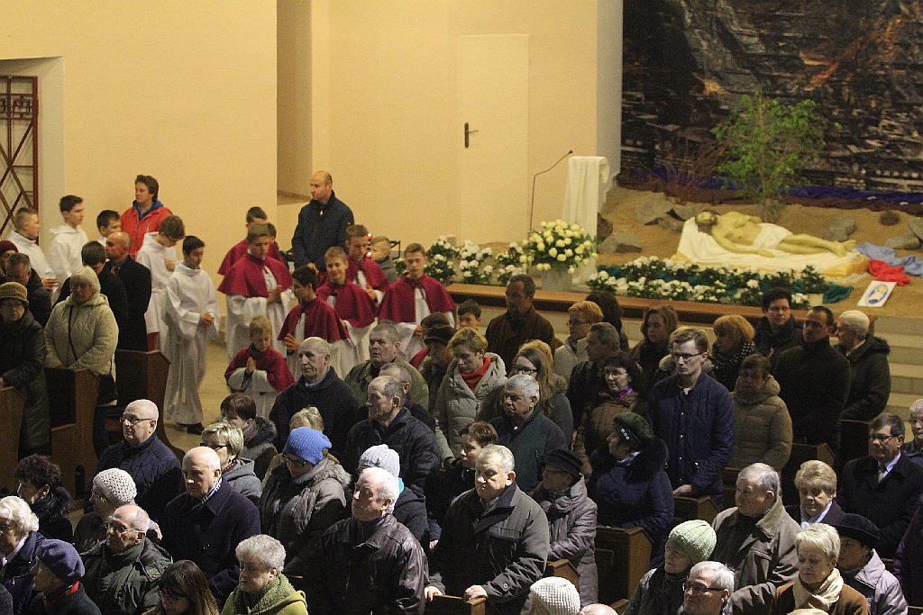 Wielki Piątek. Drugi dzień triduum. Dzień bez mszy świętej
