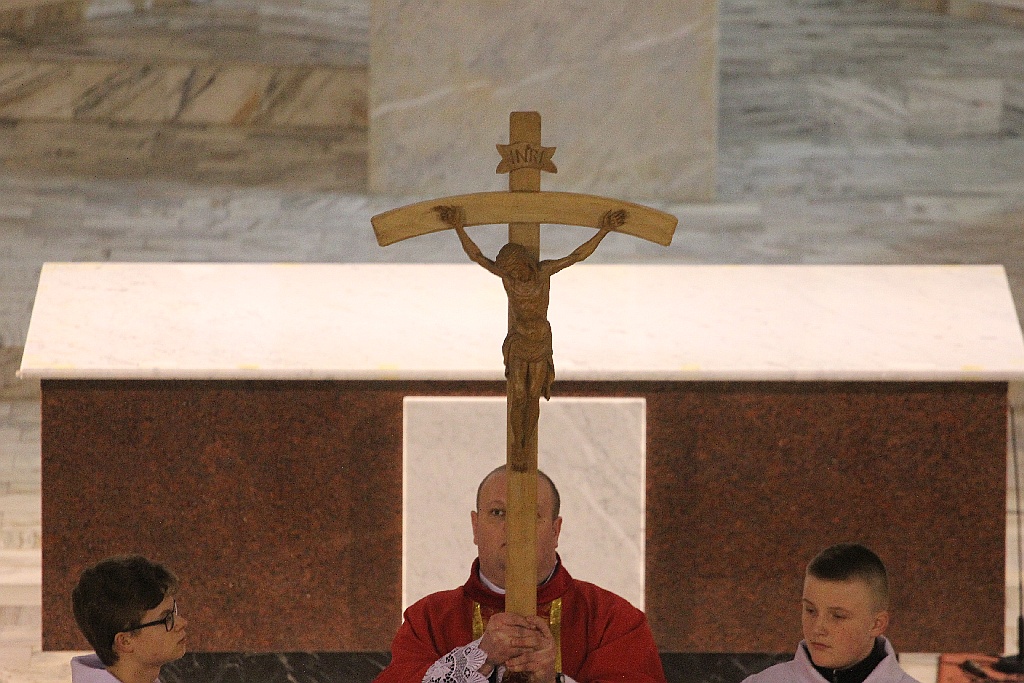 Wielki Piątek. Drugi dzień triduum. Dzień bez mszy świętej
