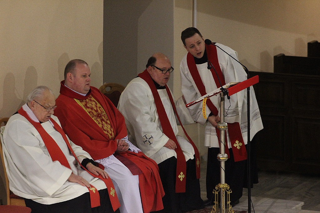 Wielki Piątek. Drugi dzień triduum. Dzień bez mszy świętej
