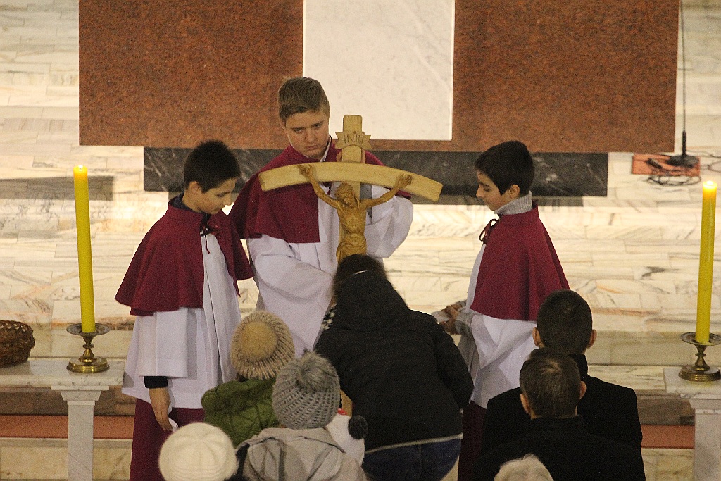 Wielki Piątek. Drugi dzień triduum. Dzień bez mszy świętej
