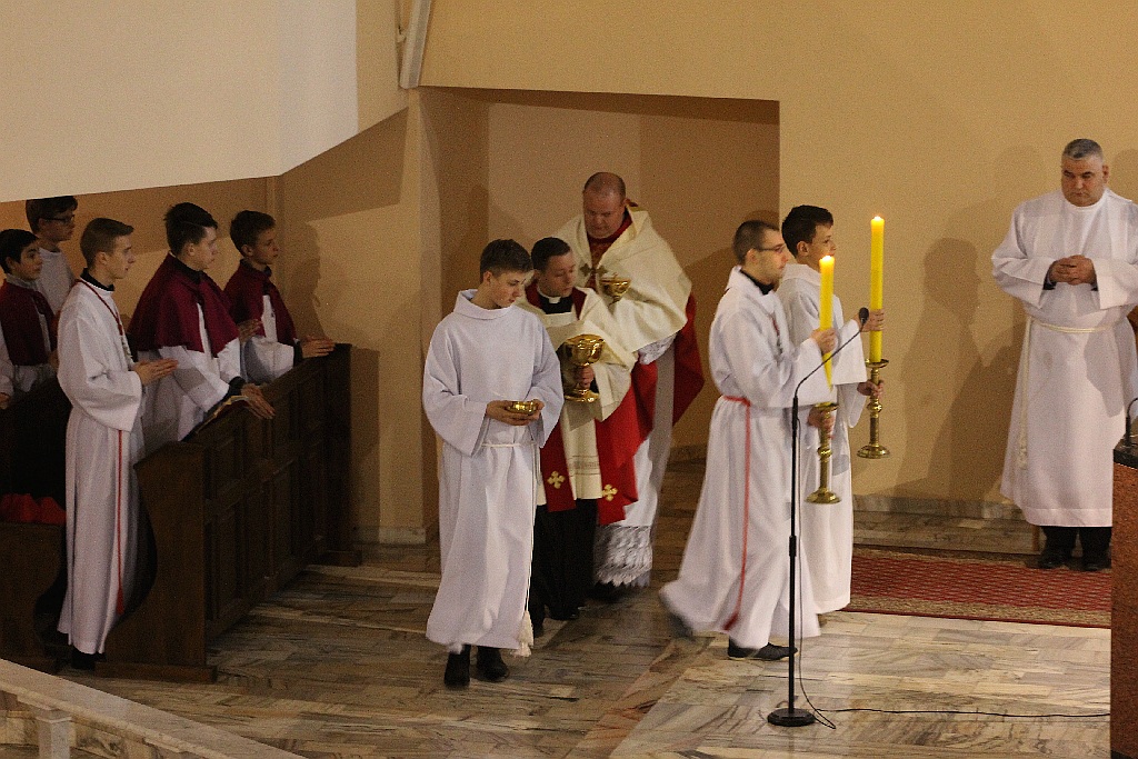 Wielki Piątek. Drugi dzień triduum. Dzień bez mszy świętej
