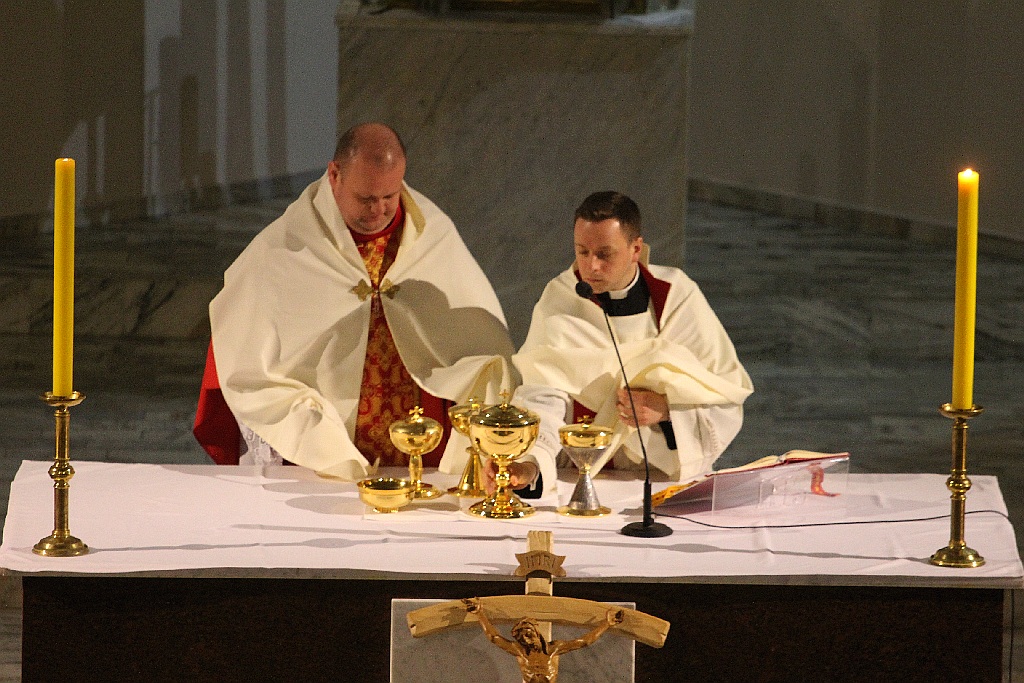 Wielki Piątek. Drugi dzień triduum. Dzień bez mszy świętej

