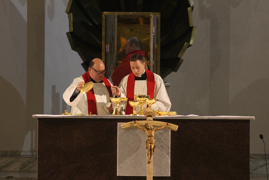 Wielki Piątek. Drugi dzień triduum. Dzień bez mszy świętej
