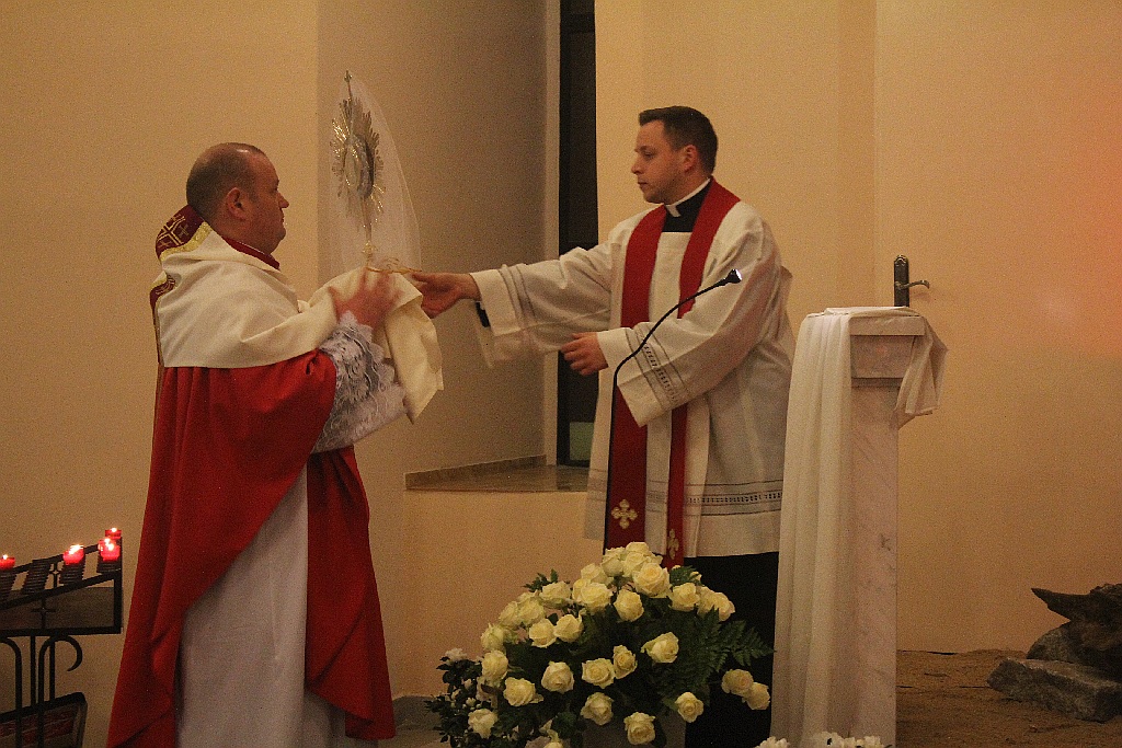 Wielki Piątek. Drugi dzień triduum. Dzień bez mszy świętej
