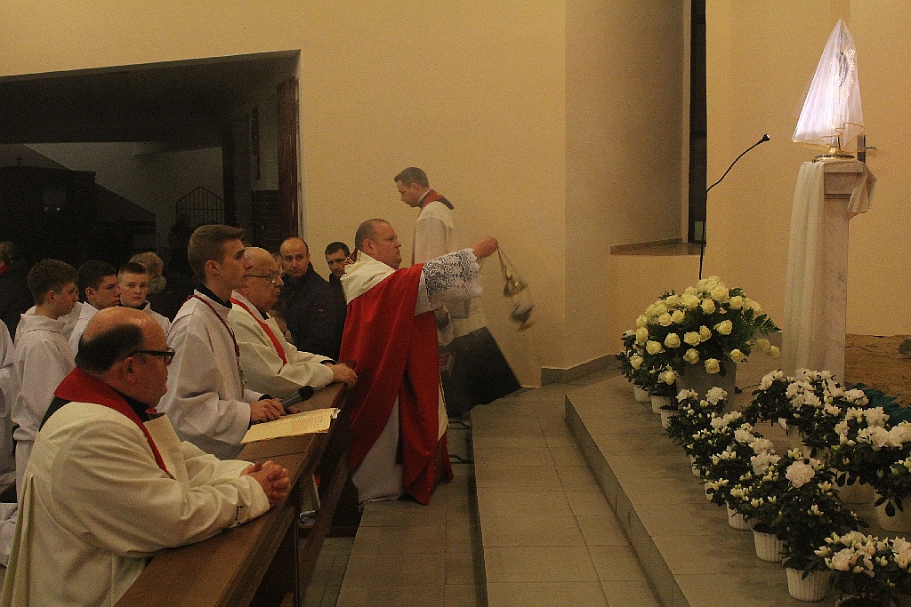Wielki Piątek. Drugi dzień triduum. Dzień bez mszy świętej
