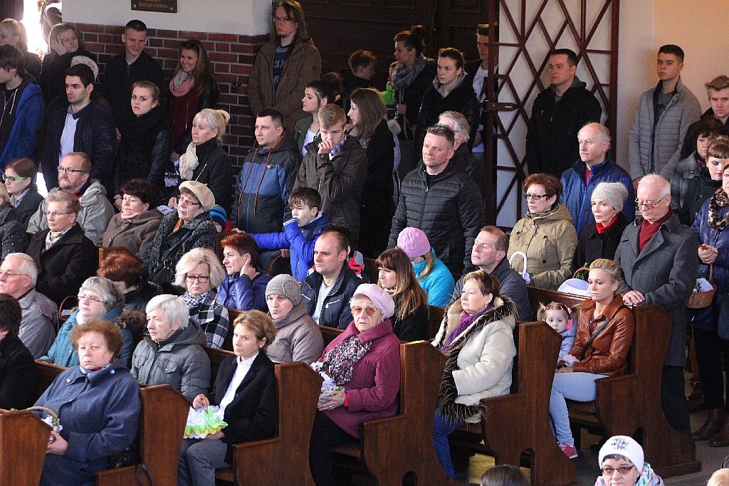 W Wielką Sobotę w kościołach wierni święcą pokarmy
