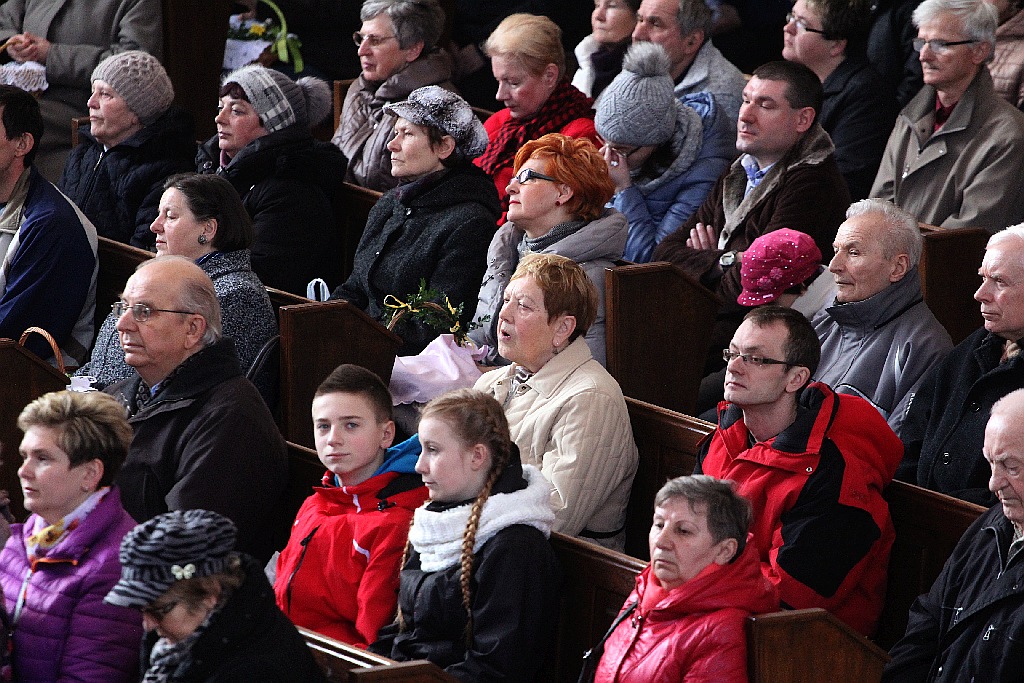 W Wielką Sobotę w kościołach wierni święcą pokarmy
