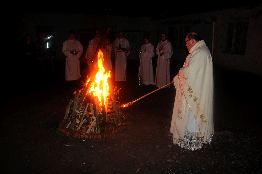 Liturgia Wigilii Paschalnej z procesją rezurekcyjną
