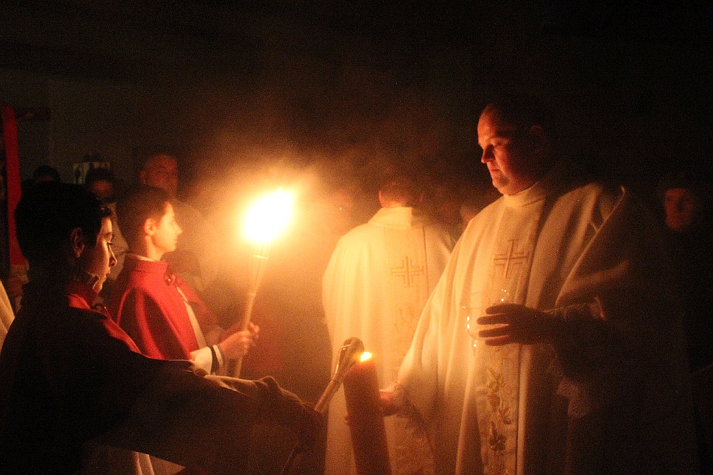 Liturgia Wigilii Paschalnej z procesją rezurekcyjną