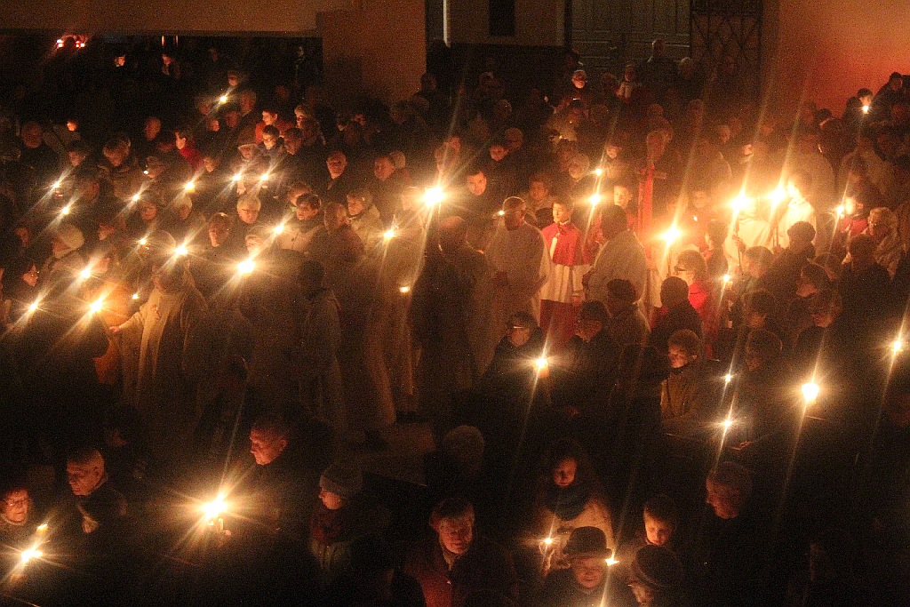 Liturgia Wigilii Paschalnej z procesją rezurekcyjną
