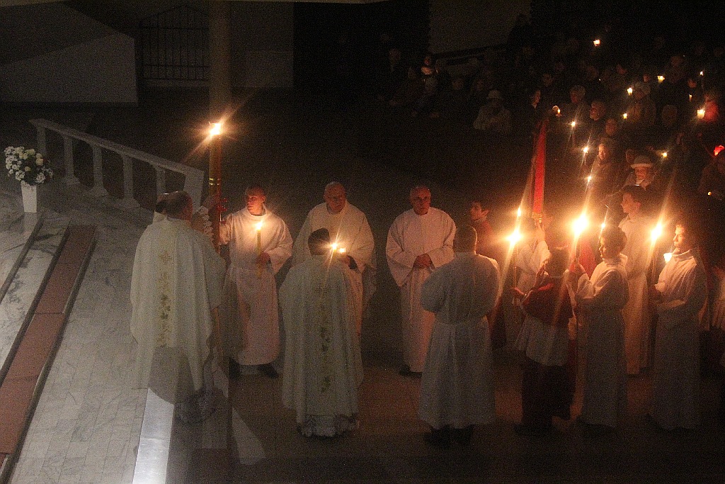 Liturgia Wigilii Paschalnej z procesją rezurekcyjną
