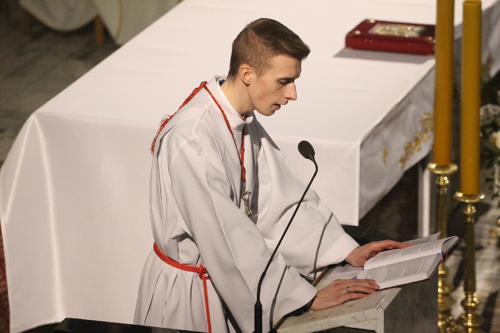 Liturgia Wigilii Paschalnej z procesją rezurekcyjną