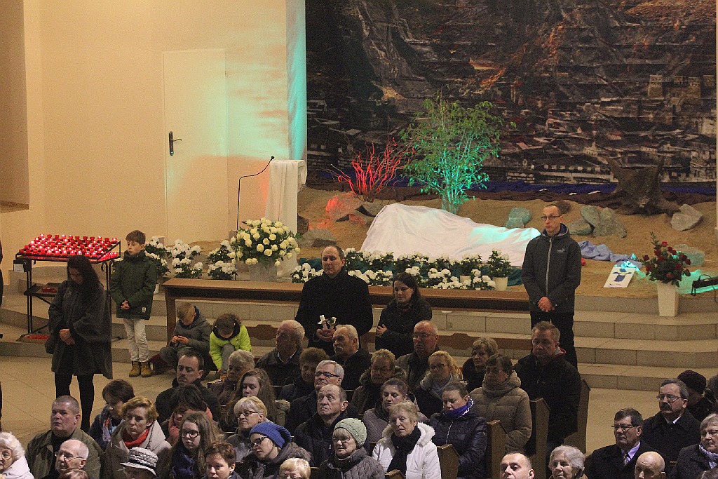 Liturgia Wigilii Paschalnej z procesją rezurekcyjną