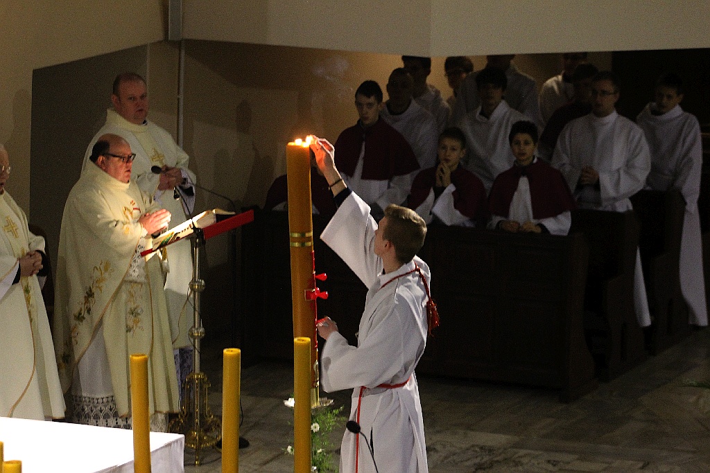 Liturgia Wigilii Paschalnej z procesją rezurekcyjną