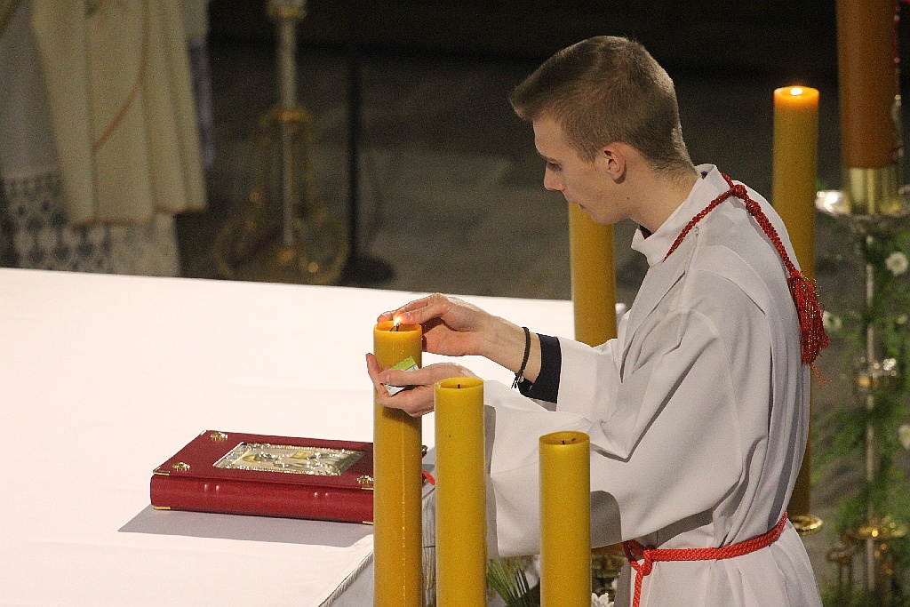 Liturgia Wigilii Paschalnej z procesją rezurekcyjną