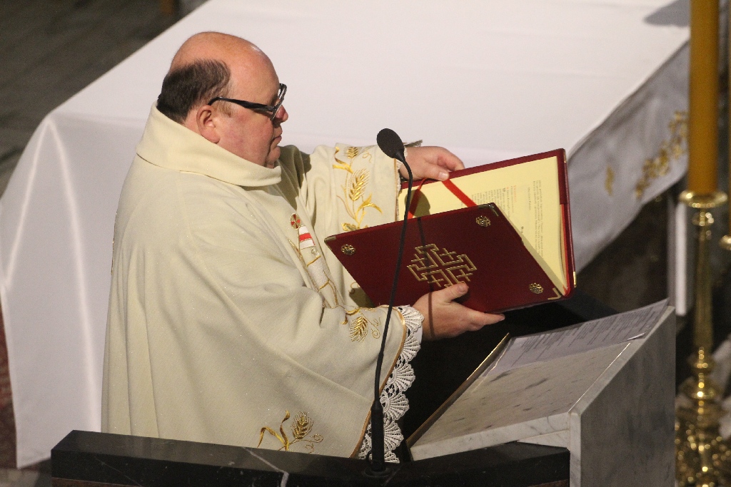 Liturgia Wigilii Paschalnej z procesją rezurekcyjną