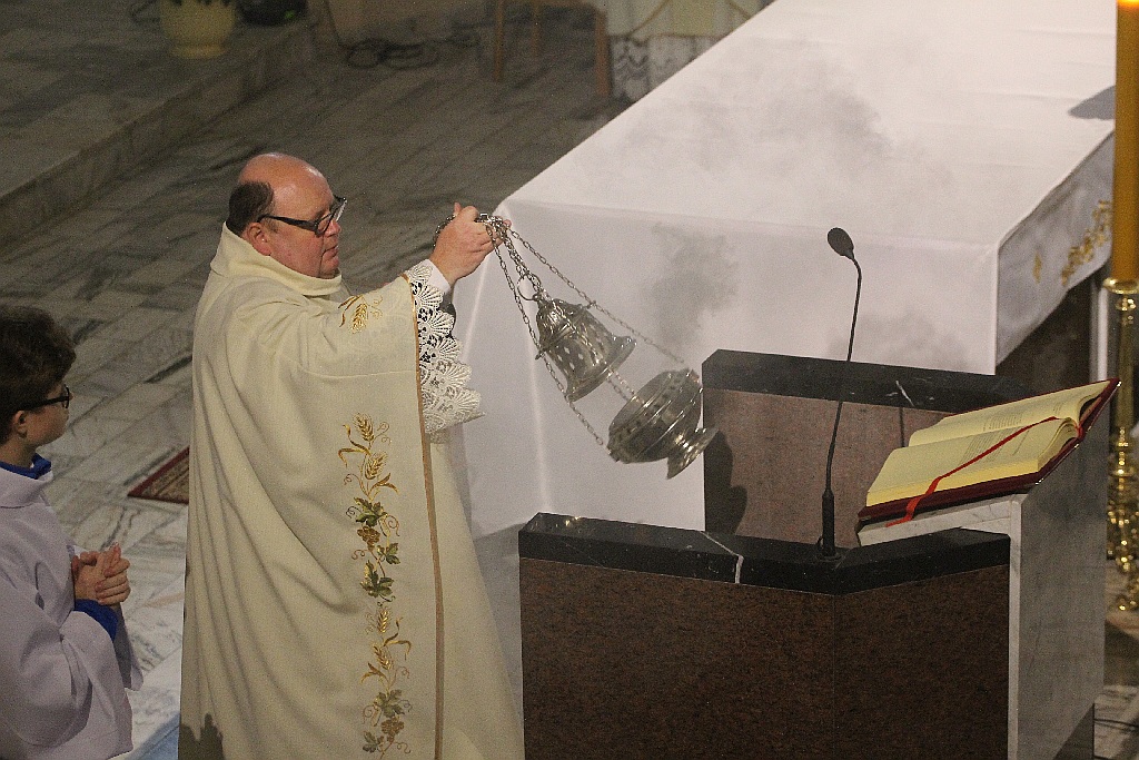 Liturgia Wigilii Paschalnej z procesją rezurekcyjną