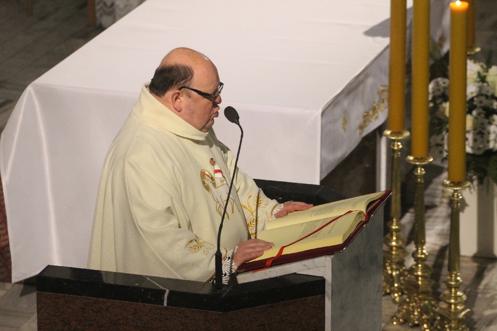 Liturgia Wigilii Paschalnej z procesją rezurekcyjną