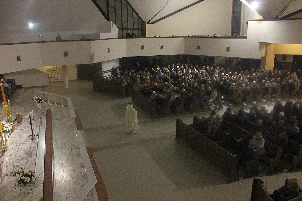 Liturgia Wigilii Paschalnej z procesją rezurekcyjną